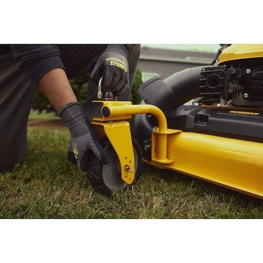 DEWALT 28 Inch 224cc 3-in-1 Self-Propelled Gas Lawn Mower - Image 2