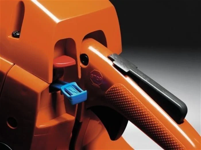 Husqvarna 20 Inch Gas Chainsaw Package with Extra Bar and 2 Extra Chains - Image 3