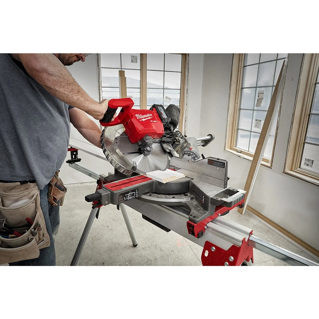 SKIL 12 Inch Worm Drive Dual Bevel Sliding Miter Saw - Image 3
