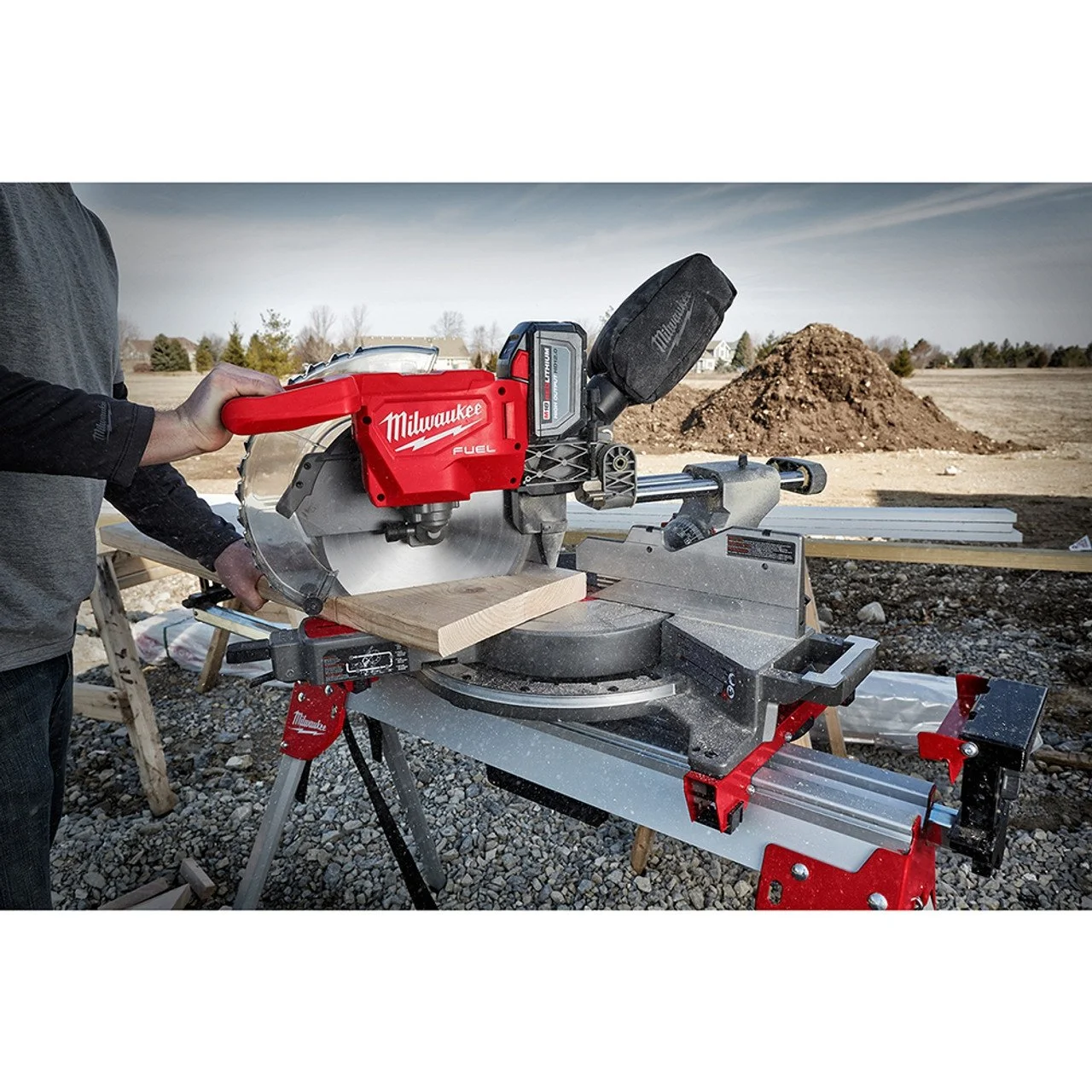 SKIL 12 Inch Worm Drive Dual Bevel Sliding Miter Saw - Image 2
